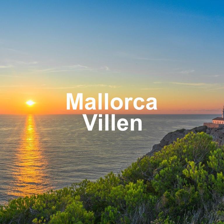 Bild vom Sonnenuntergang auf Mallorca mit Text "Mallorca Villen"